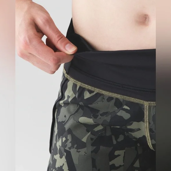 Lululemon Run Times Short (4-way Stretch)
Pop Cut Fatigue Green Black / Black - Picture 5 of 13